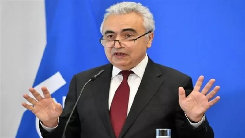 فات فاتح بيرول: خسائر النفط والغاز في أبريل ستتضاعف بسبب إغلاق مضيق هرمز