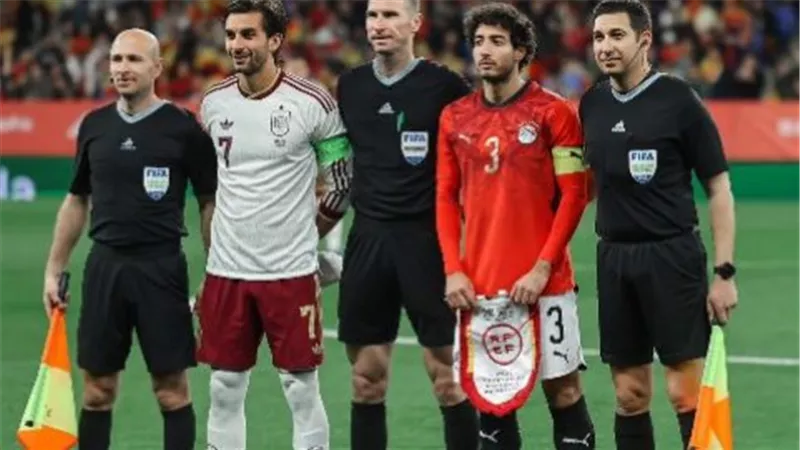 أزمة مباراة مصر وإسبانيا.. تحرك دبلوماسي سريع من السفير المصري