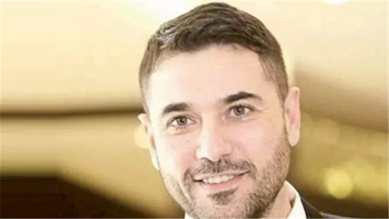 المخرج أحمد علاء الديب يوازن بين 