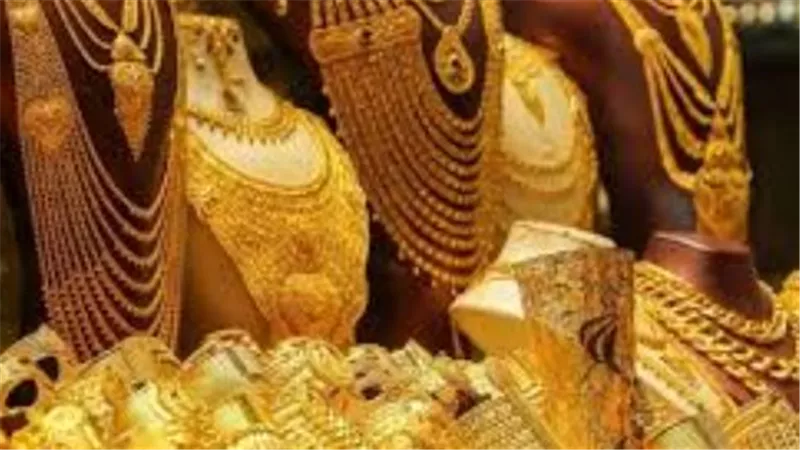 استقرار حذر في سوق الذهب المصري اليوم: تعرف على سعر عياري 24 و18 والجنيه الذهب