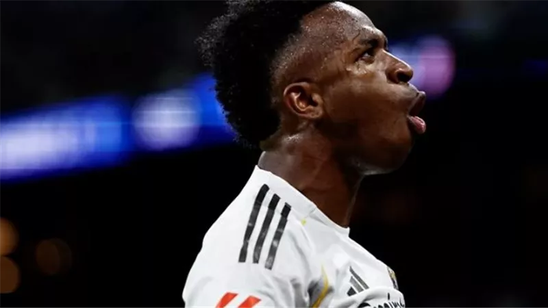 نيران مدريدية.. فينيسيوس يهاجم إرث تشابي ألونسو قبل قمة البايرن