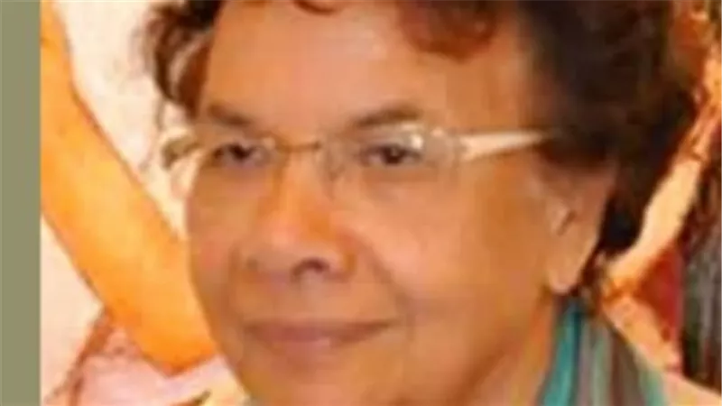 رحلة بين الشكل والفراغ: كيف أصبحت زينب السجيني مدرسة فنية متفردة في مصر؟