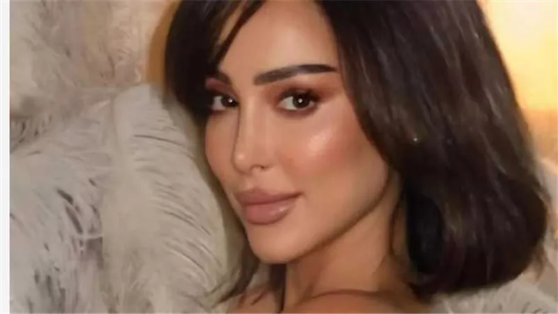 رحلة بسمة بوسيل الفنية: كيف أصبحت أيقونة في الموضة بعد اعتزال الغناء؟