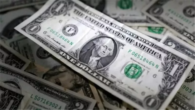 اليورو والإسترليني يستغلان تراجع الأخضر.. قراءة في حركة العملات العالمية اليوم