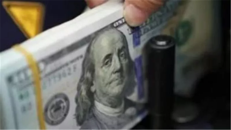 بعد تقلبات الأسواق العالمية.. هل يستمر استقرار الدولار في مصر خلال الأسبوع الجاري؟