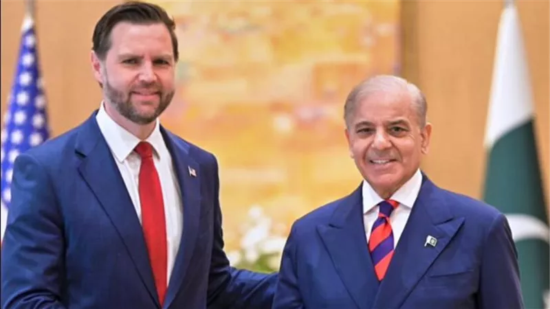 رئيس الوزراء الباكستاني يعقد اجتماعًا مع نائب الرئيس الأمريكي