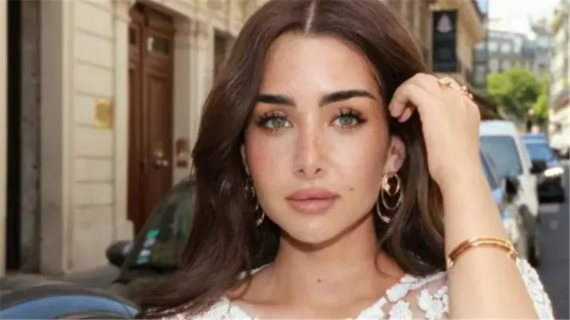 الفنانة الشابة هنا الزاهد.. تفاصيل الإطلالة الكلاسيكية في فندق شانجريلا