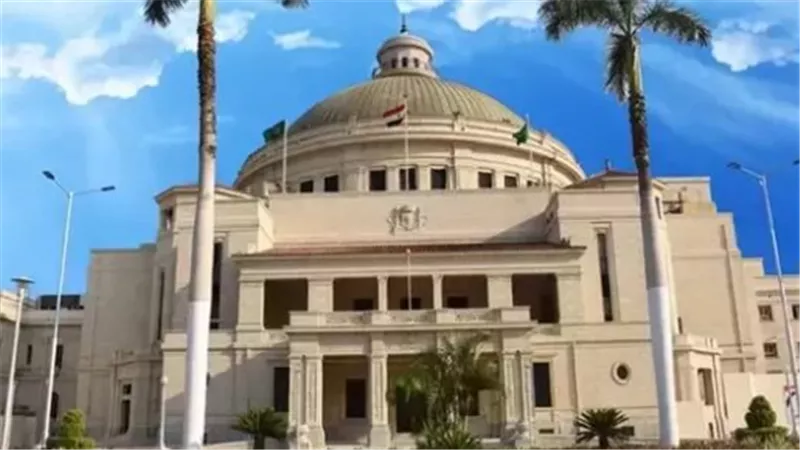 جامعة القاهرة ترفع شعار 