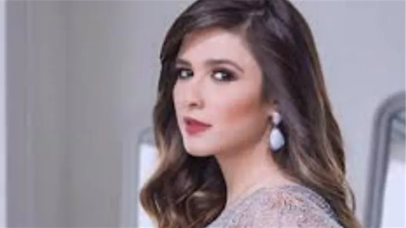 ياسمين عبد العزيز ومي عمر.. قراءة في أبعاد النجومية وتفنيد 