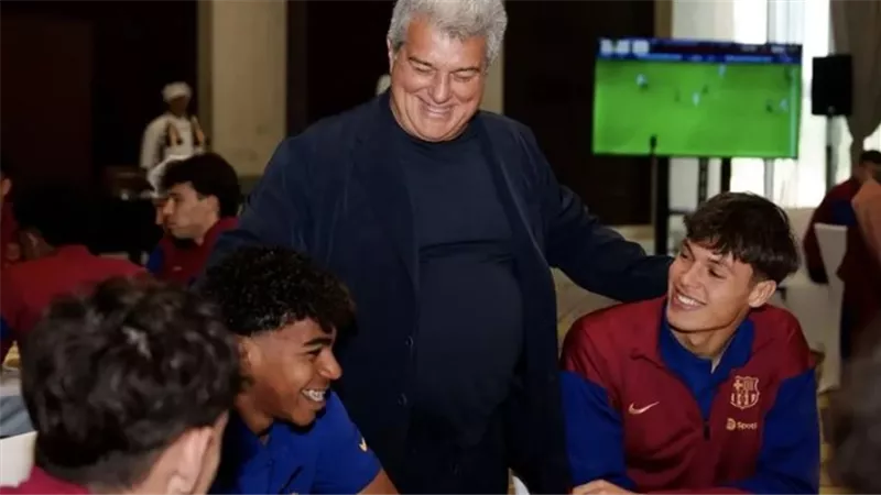 10 ملايين يورو لمباراة واحدة.. هل يضحي لابورتا براحة لاعبيه؟