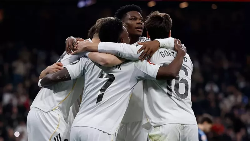 خماسي ريال مدريد مهدد بالغياب عن نصف نهائي دوري أبطال أوروبا حال تخطي بايرن ميونخ
