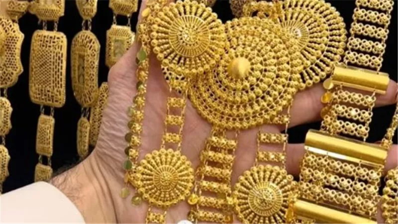 مستقبل المعدن الأصفر.. تحليل أسعار الذهب اليوم في ظل ثبات الفائدة وقوة الدولار