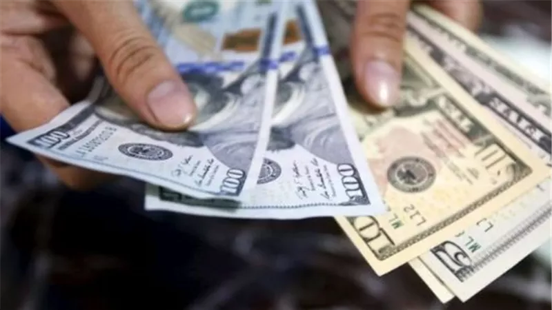 هبوط مفاجئ لسعر الدولار اليوم.. كيف استجاب الأخضر لتحركات البنك المركزي المصري؟