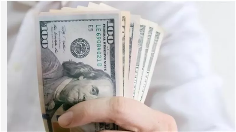 الأخضر يترنح واليورو يتبع خطاه.. خريطة أسعار الصرف الكاملة اليوم في البنوك المصرية