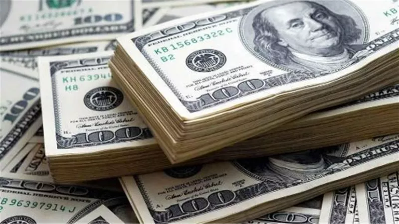 سعر الدولار في البنوك المصرية.. استقرار حذر يسيطر على شاشات التداول اليوم