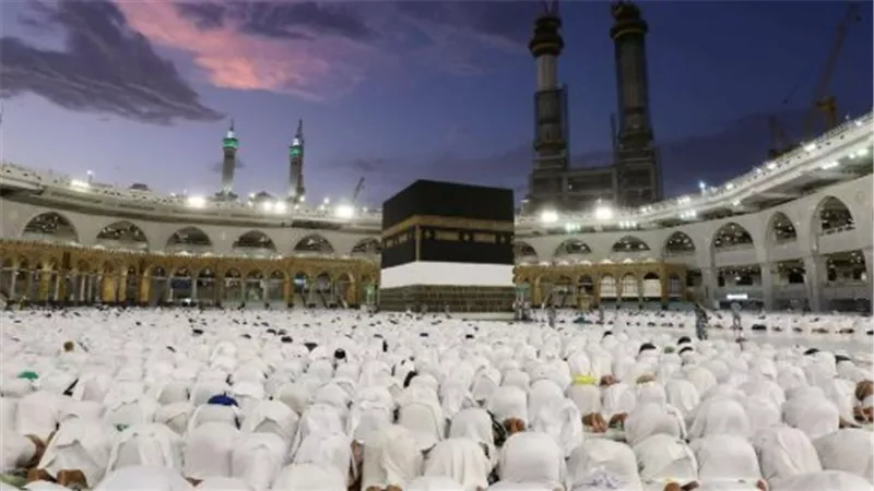بـ 30 رحلة دولية.. بدء توافد ضيوف الرحمن إلى مكة المكرمة والمدينة المنورة