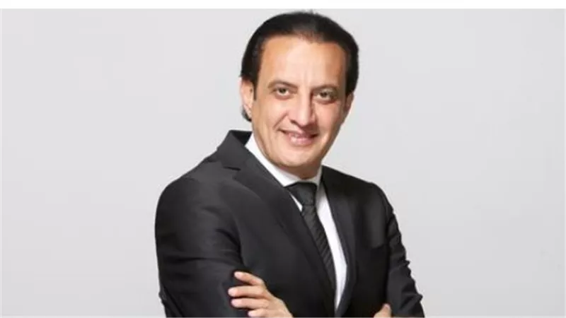 الحزن يخيم على أسرة الإعلامي طارق علام عقب وفاة حماه بعد صراع مع المرض