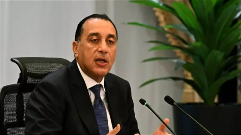 رئيس الوزراء يتابع رفع كفاءة طريق كمين المثلث وجلبانة بطول 20 كم