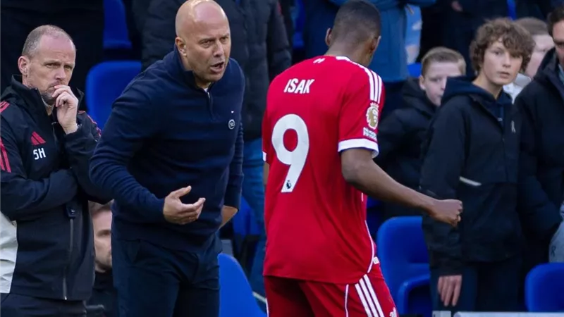 هل خالف ليفربول قواعد الدوري الإنجليزي خلال مباراة إيفرتون؟