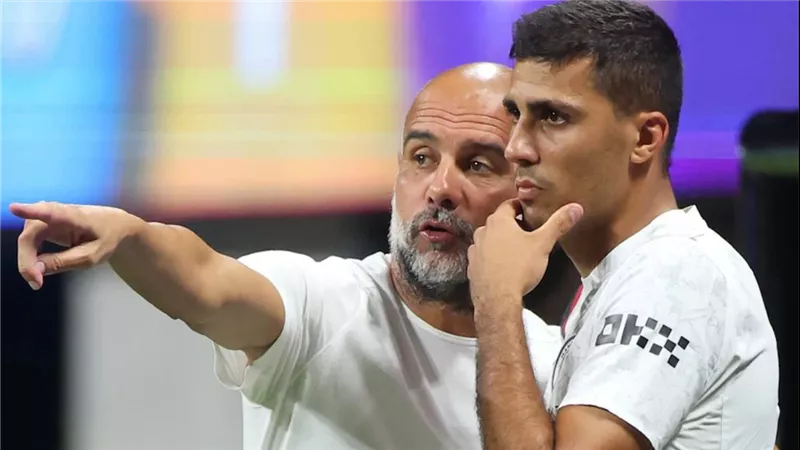 مانشستر يونايتد يخطط لضم لاعب ريال مدريد.. وصفقة رودري مفتاح المفاوضات