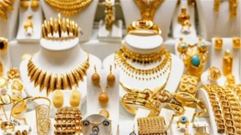 العلاقة بين الأوقية والجنيه الذهب: كيف أثر مستوى 4800 دولار عالميًا على الأسواق المحلية؟