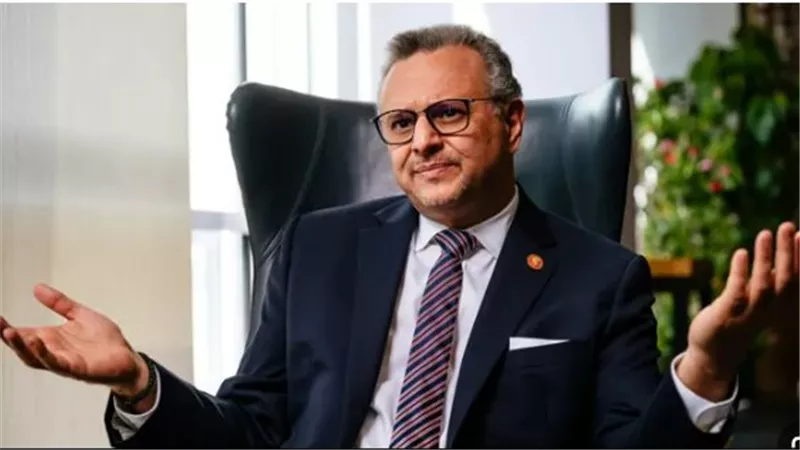 مسعد بولس على منصة 