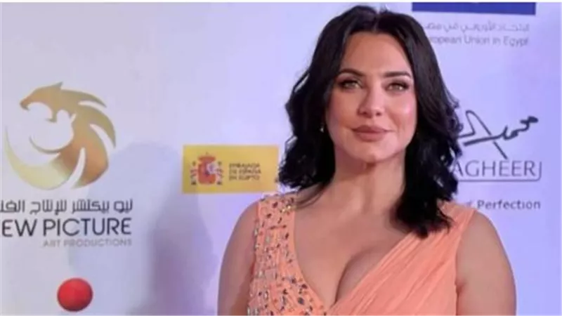 سلاف فواخرجي تتألق في مهرجان أسوان لأفلام المرأة: رسائل حب لمصر وتصريحات إنسانية مؤثرة