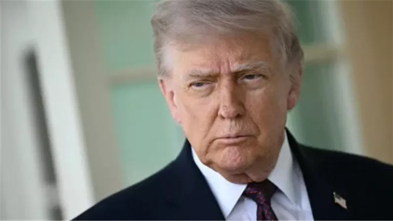 ترامب يتمسك بالحصار البحري وطهران ترد بفرض رقابة صارمة على الممر الاستراتيجي
