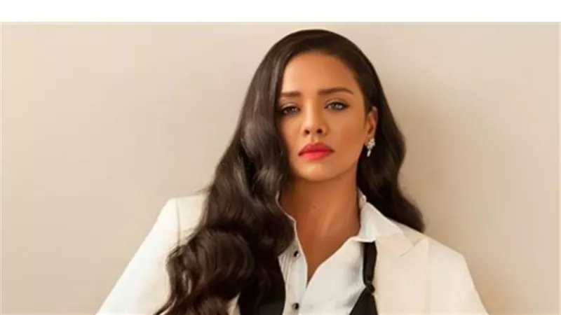 أسماء أبو اليزيد.. أيقونة الوجوه الشابة التي جمعت بين رزانة المسرح وبريق السينما