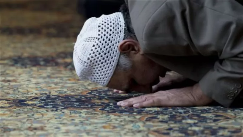 لا تتأخر عن صلاة الفجر.. جدول مواقيت الصلاة الجديد في أول أيام التوقيت الصيفي