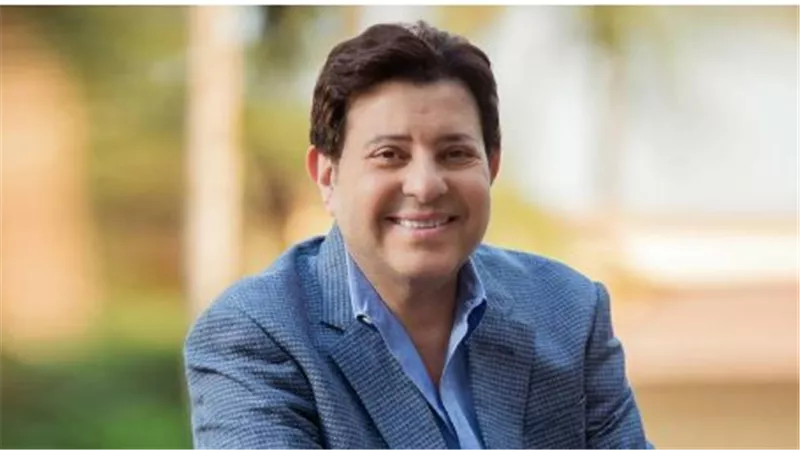 بعد انتشار الشائعات: مصطفى كامل يهاجم المتاجرين باسم هاني شاكر ويطالب بالدعاء له