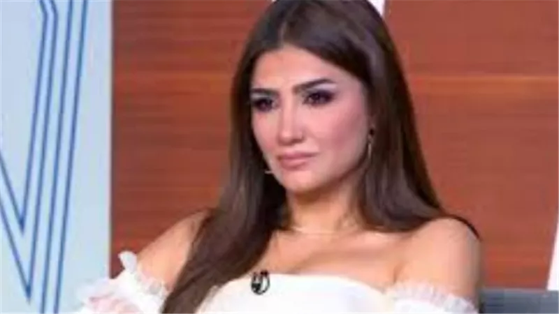 أناقة شتاء 2026: كيف أصبحت مي عمر أيقونة الموضة العالمية في محطة قطار براج؟