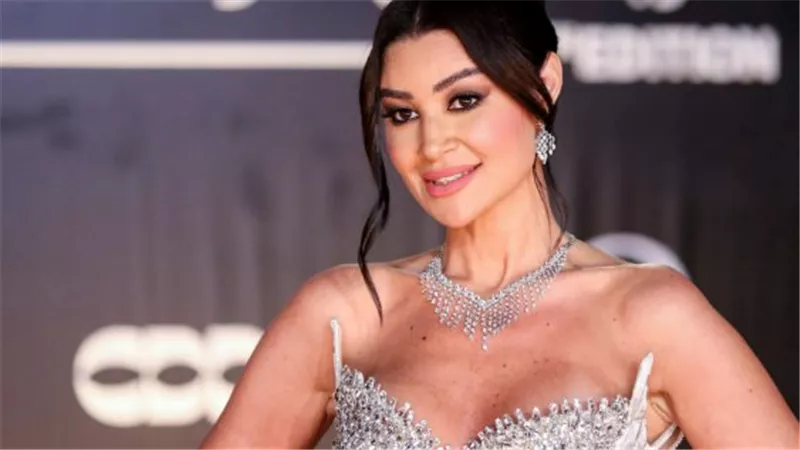 أروى جودة تخطف الأنظار برفقة زوجها على السجادة الحمراء لمهرجان أسوان 2026
