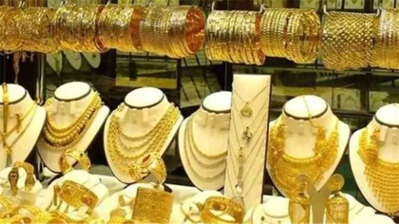 الدليل الكامل لأسعار الذهب اليوم: عيار 18 و21 و24 في مواجهة تقلبات الدولار