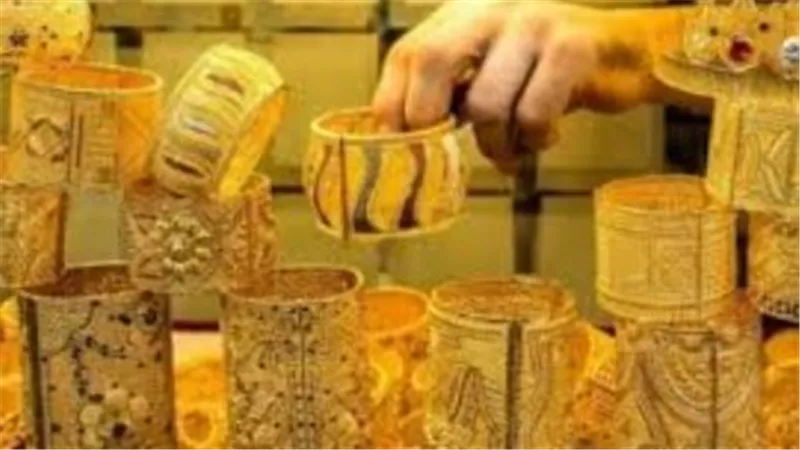 بعد موجة صعود دامت شهرًا: الذهب العالمي يسجل تراجعًا بنسبة 2.5% وأعين المستثمرين على 4700 دولار