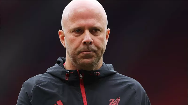 سلوت: خسارة محمد صلاح وإيزاك أمام مانشستر يونايتد أمر مؤسف