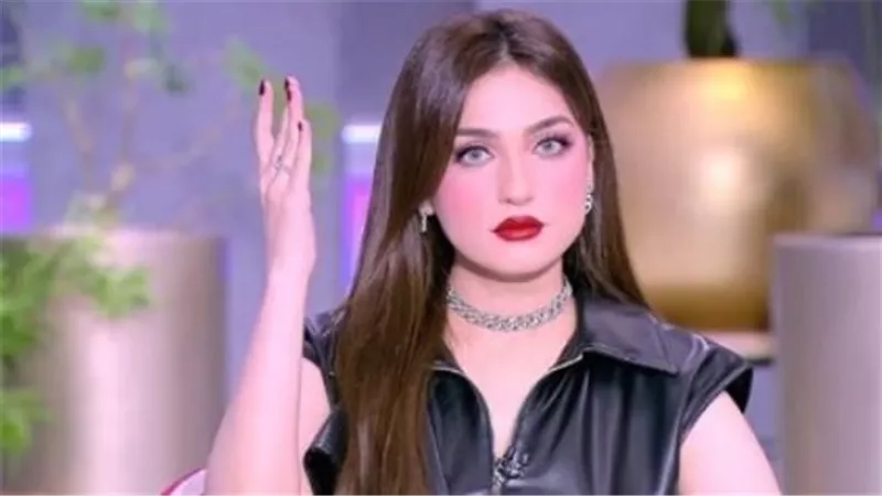 ياسمين عز من الشاشة إلى السوشيال ميديا: قصة نجاح خلفها جدل مستمر