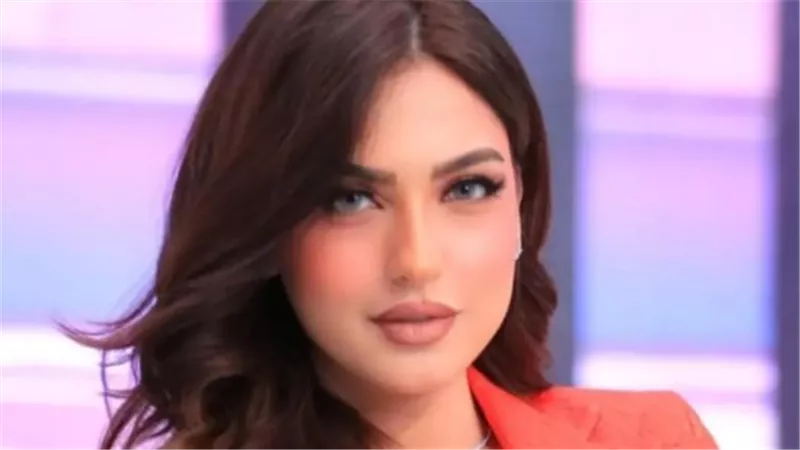 ياسمين عز تخطف الأنظار بإطلالة سوداء ساحرة.. جدل التجميل والتحول في الملامح