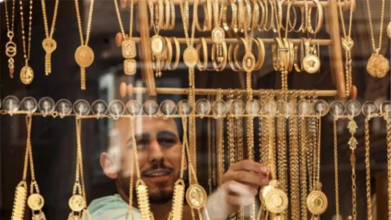 سوق الذهب المصري 2026: كيف أثرت الهدنة الأمريكية الإيرانية على سعر الجرام محليًا؟