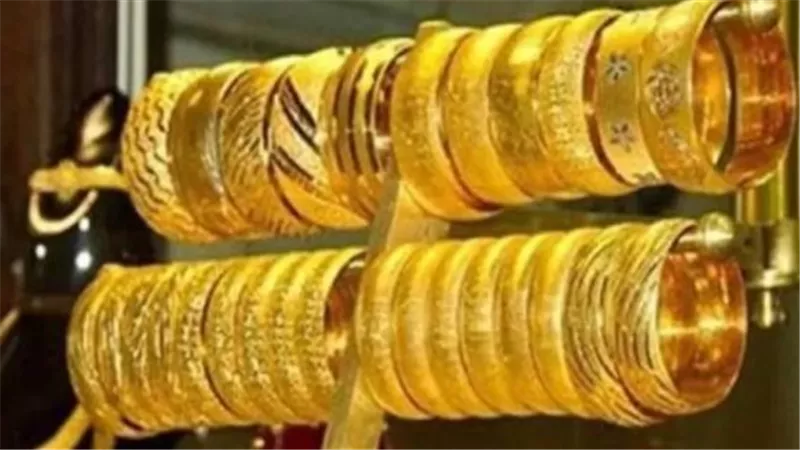مفارقات المعدن الأصفر: تراجع الأونصة لـ 4613 دولارًا واستقرار عيار 18 عند 5966 جنيهًا
