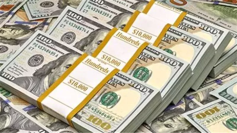 هدوء في سوق الصرف.. الدولار يحافظ على مستوياته بالبنك المركزي والأهلي ومصر