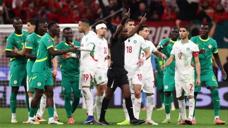 تعيين ندالا لنهائي دوري أبطال إفريقيا يثير غضب أعضاء 