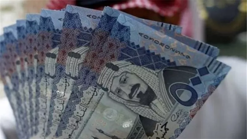 استقرار العملة السعودية: تفاصيل سعر الريال اليوم بمناسبة موسم العمرة والرحلات