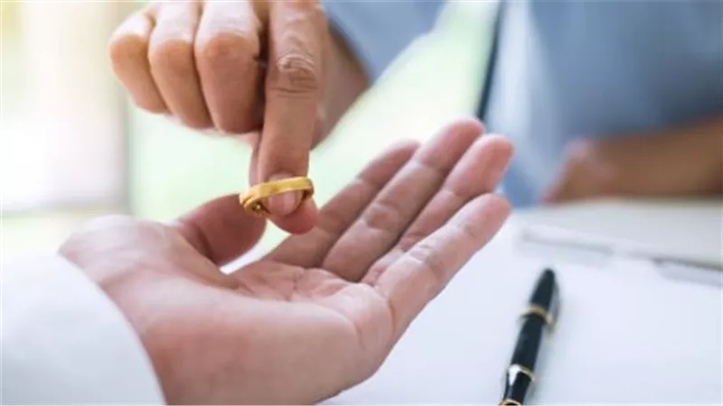 وثيقة تأمين إجبارية لصالح الزوجة.. ضمانات مالية جديدة عند الطلاق أو الوفاة