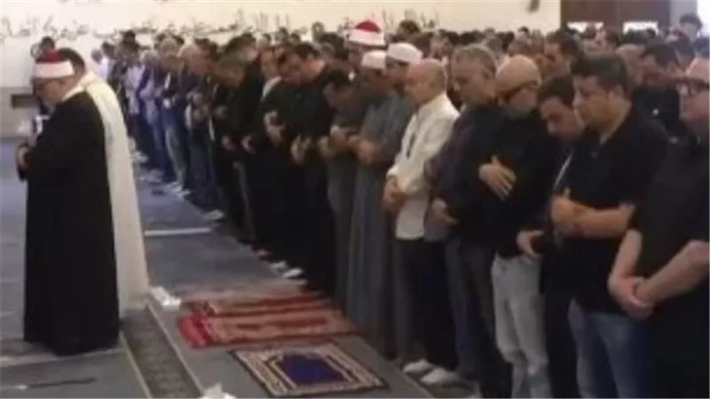 جنازة هاني شاكر اليوم.. لقطات مؤثرة من وداع صاحب 