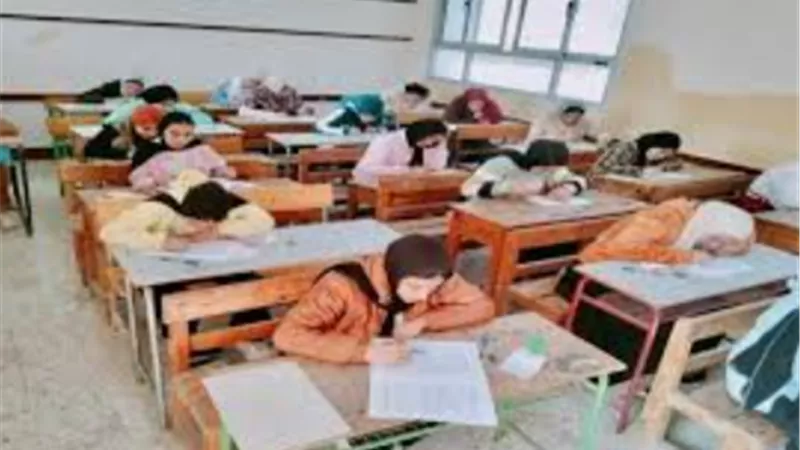 التقييمات الشهرية تحت المجهر.. خبراء يحللون تأثير تراكم الامتحانات على الطلاب