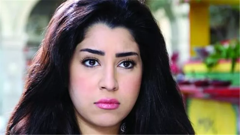 آيتن عامر تتصدر محركات البحث بعد ظهورها بفستان أسود عصري يبرز أنوثتها