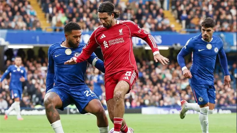 هل يتأهل ليفربول إلى دوري أبطال أوروبا حال فوزه على تشيلسي في الدوري الإنجليزي؟