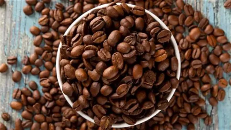 أبحاث الشيخوخة الحديثة.. الكافيين يتحول من منبه ذهني إلى معالج خلوي متطور