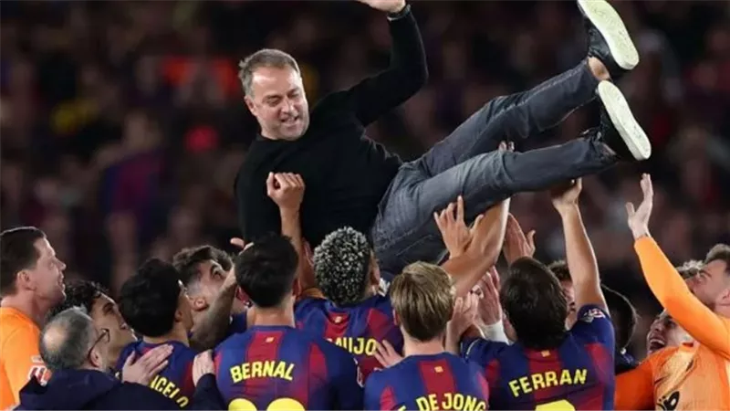 بيدري يهدي الليغا لوالد فليك.. ودي يونغ يعد برشلونة بدوري الأبطال